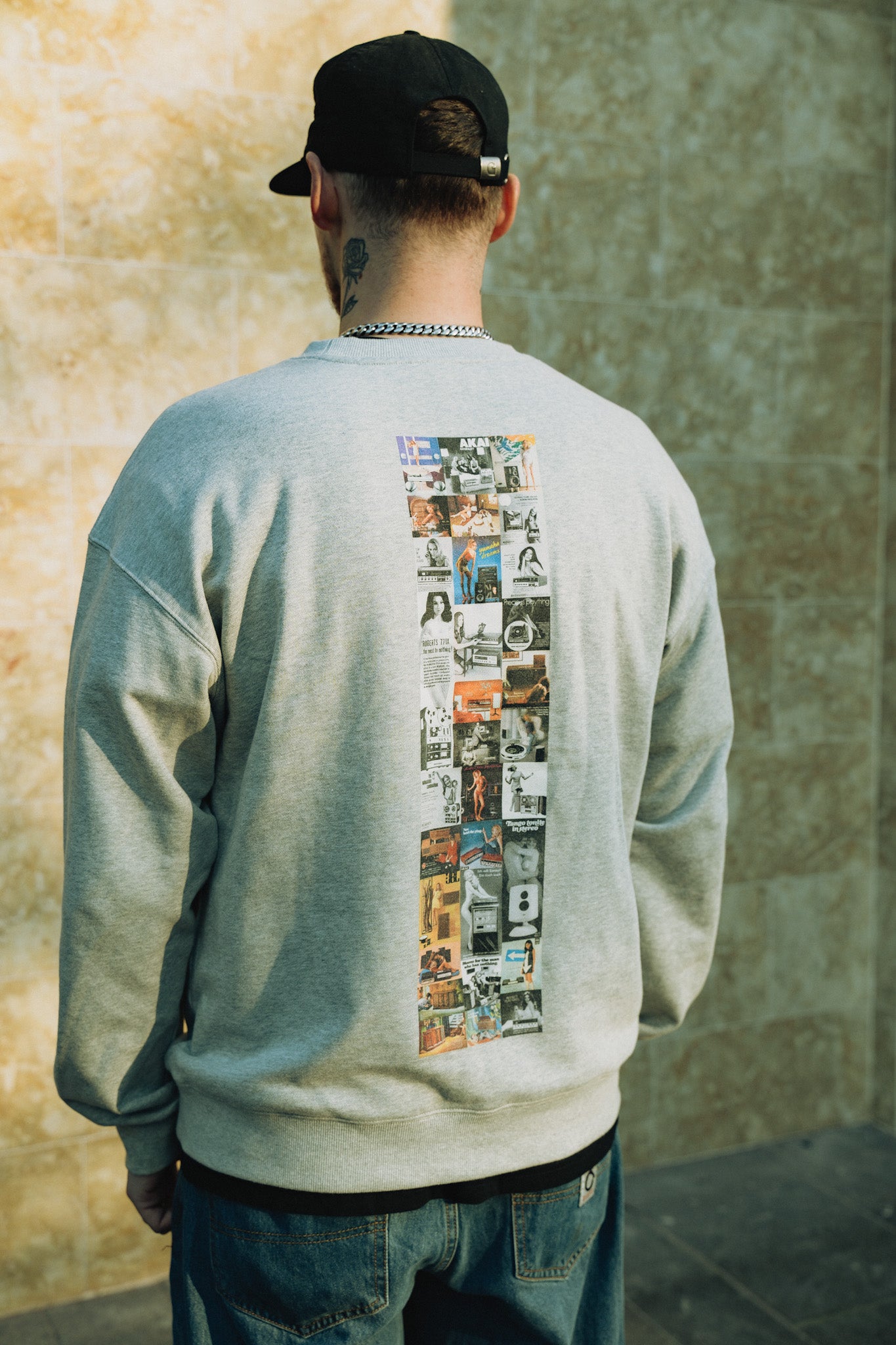 Girls_Strip_Sweatshirt.wav